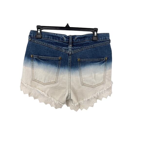 Free People Women's Ombre Dipped Crochet Hem Denim Shorts Size 28 - Picture 2 of 5